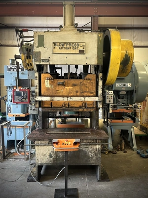 USED 1982 BLOW PRESSES BLOW GD60 PRESS