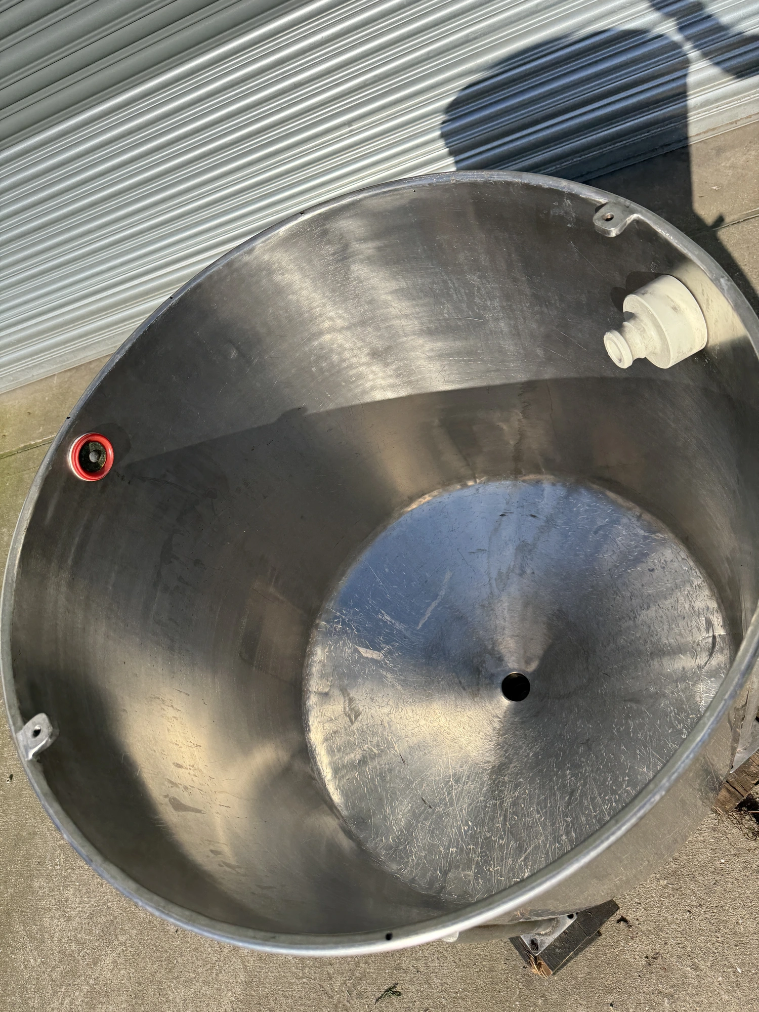 220L Single Skin tank with cone bottom
