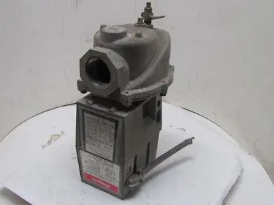Honeywell V4O55D 1043 V50555B On-Off Fluid Power 2"NPT Gas Valve Actuator