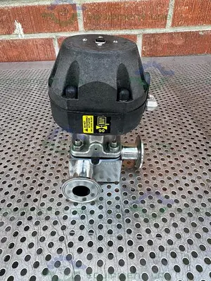 USED ITT PURE FLO ADVANTAGE B209  3 - WAY DIAPHRAGM VALVE W/ 1" SANITARY FITTING