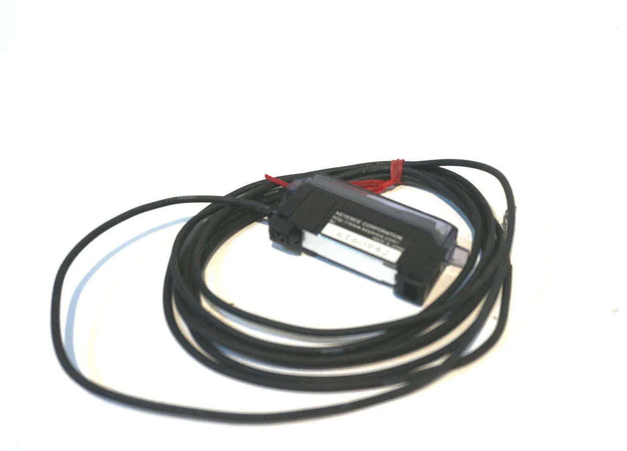 NEW KEYENCE FS-T2P FIBER OPTIC SENSOR FST2P