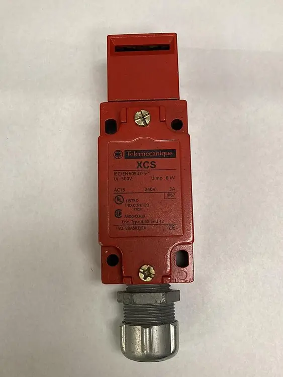 Used TELEMECANIQUE XCS A703 Miscellaneous Equipment (Electrical & Power) | Surplus Asset Holdings #1196895