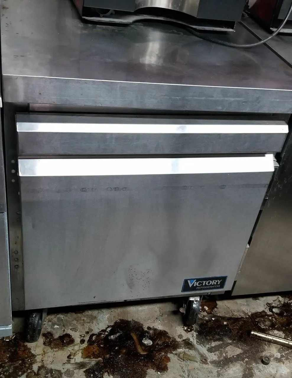 75-0327 Victory 27'' Self Contained Undercounter Cooler UR-27-SST