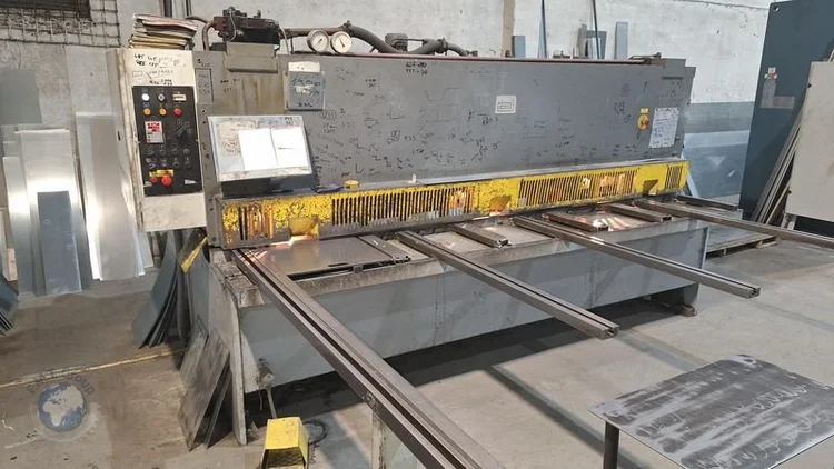 Used 1990 PIESOK CNTA 3150/6,3A Power Squaring Shears (Inch) SK | F.M.T. Group s.r.o. #1253227