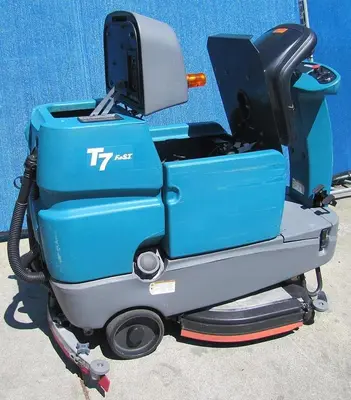 USED TENNANT T7