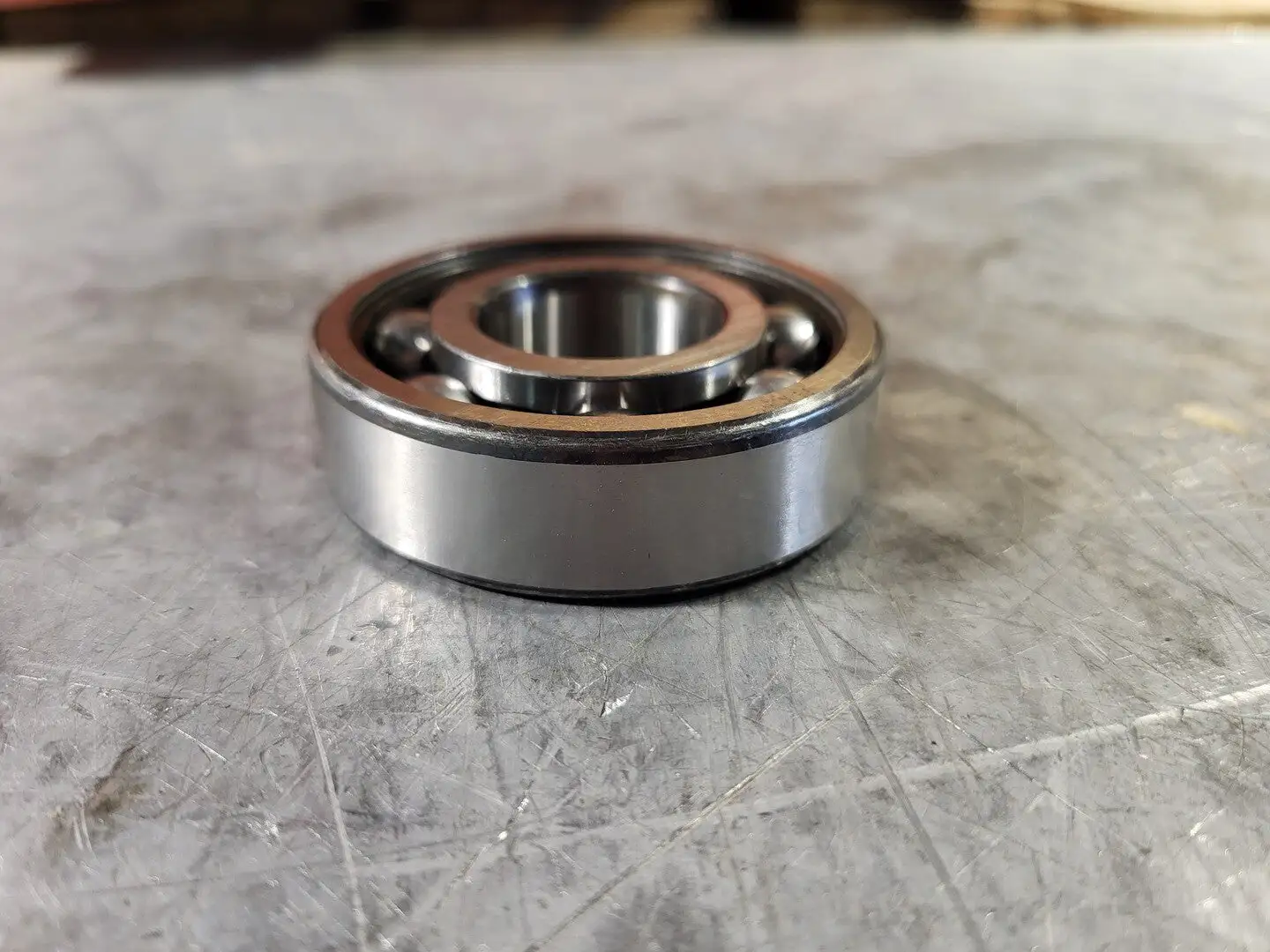 NEW SKF 6305