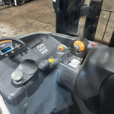 USED 2016 CROWN RR5725-45