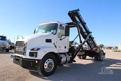 New | in-Stock 2027 MACK MD7 Rolloff Trucks Texas US | Roll Off Truck World #1491883