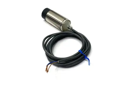 New | in-Stock Omron Inductive Proximity Sensor 3-Wire M30 10-30VDC 2m Proximity Sensors Michigan US | Maverick Industrial Sales #1391844