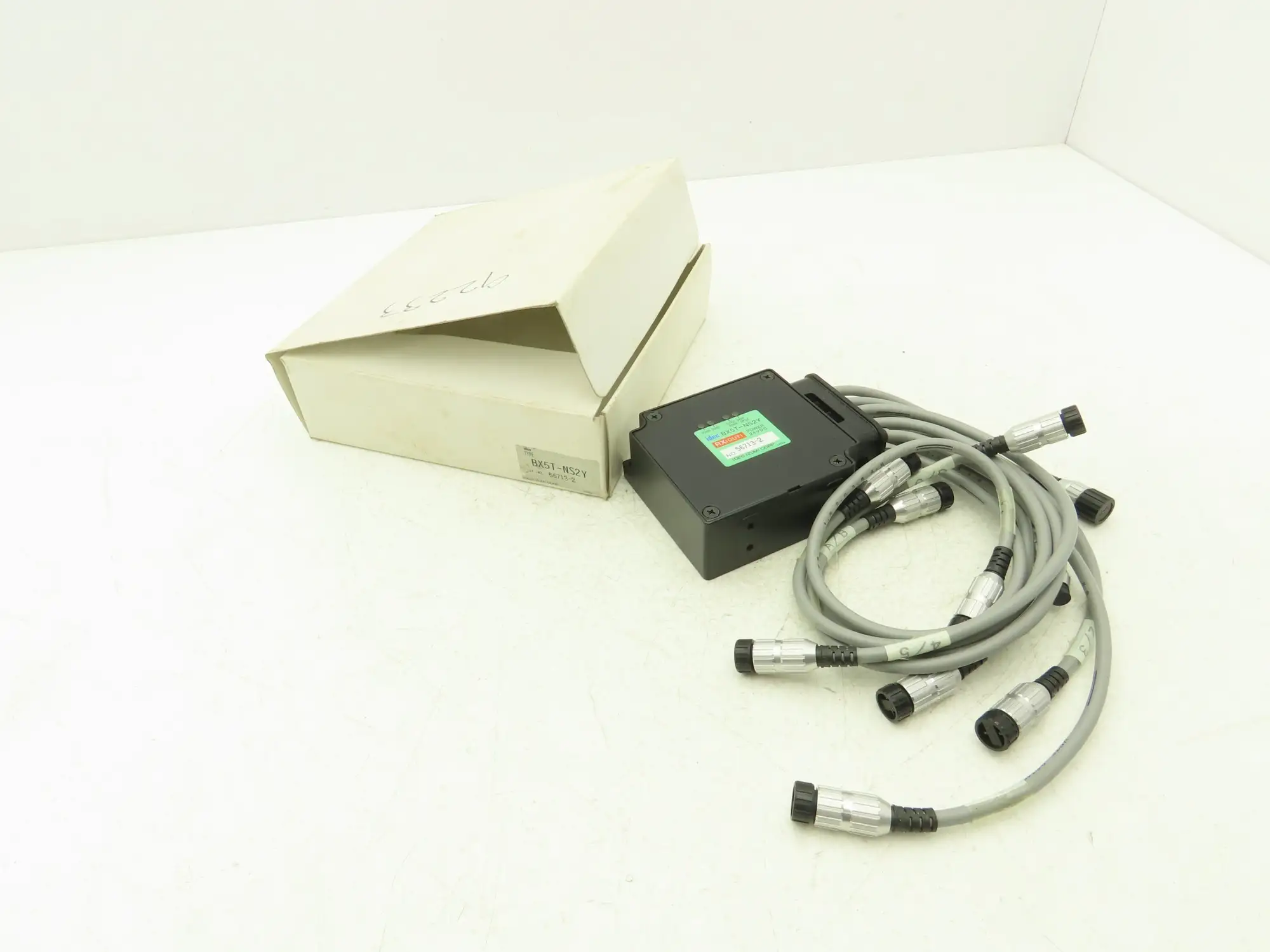 Idec BX5T-NS2Y Servo Power Supply 24VDC 10-Cable Terminal Breakout Box Module
