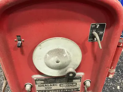 Used LINCOLN IDEALARC 250 Welding Machinery (Other) Ohio US | HGR 24 #1285652