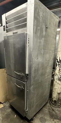 174-0118 Traulsen 2 Half-Door Self Contained Reach In Cooler