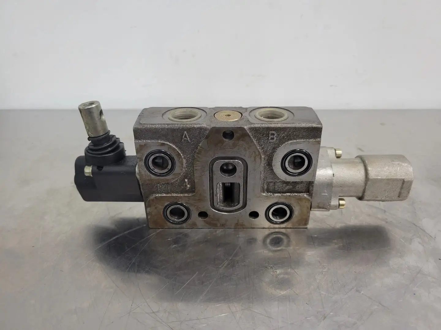 7/8" Hydraulic Valve Work Section 123510201