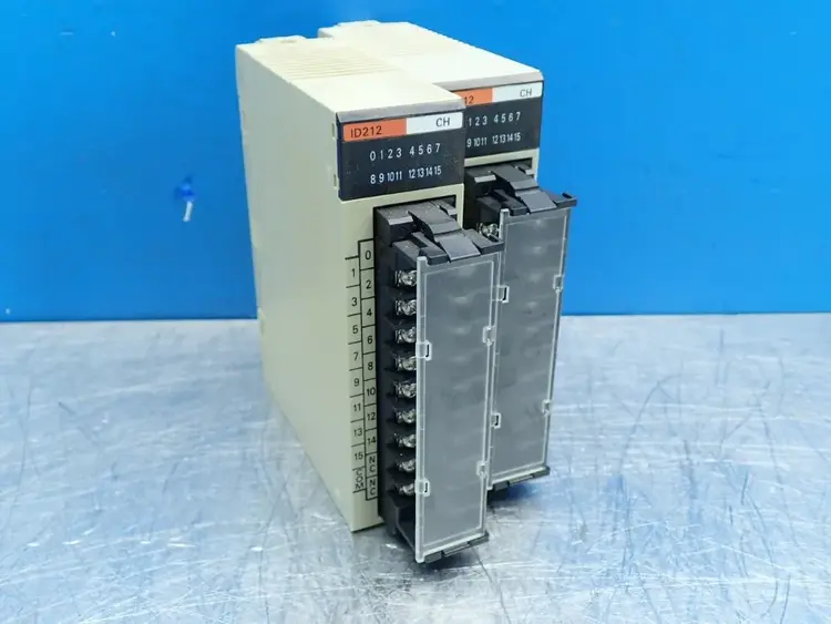 Used OMRON C200HID212 Input / Output Modules | HGR 24 #733401