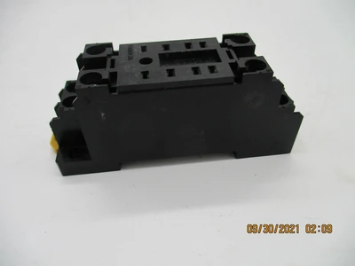 NEW Omron PYF08A-E