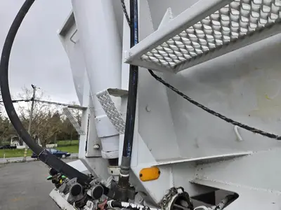 USED 1985 RELIANCE 28FT