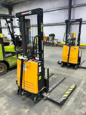 Used 2016 _UNKNOWN_ _UNKNOWN_ Pallet Stackers Minnesota US | Myron Bowling Auctioneers Inc #1541738
