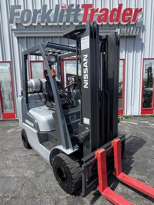 USED 2010 NISSAN MAPL02A25LV
