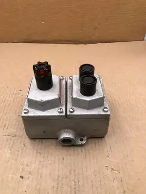 Cooper Crouse-Hinds EDSC22471J1 Explosion Proof Led Push Button Enclosure 600VAC