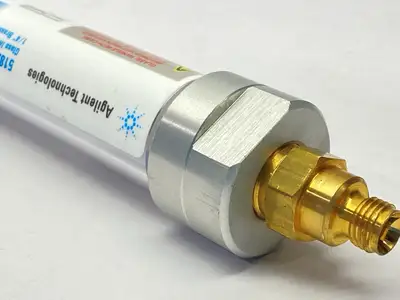 USED AGILENT GLASS INDICATING OXYGEN TRAP 1/4" 100 PSI