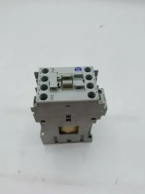 Allen Bradley 700-CFB220D Relay Control Series A