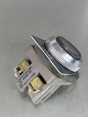 IDEC 604450-R Undel Buttons & Switch Loc4E5
