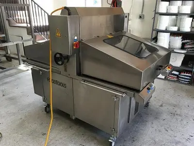 Food Tools Model ACC-10USRW Ultrasonic Cake Cutter