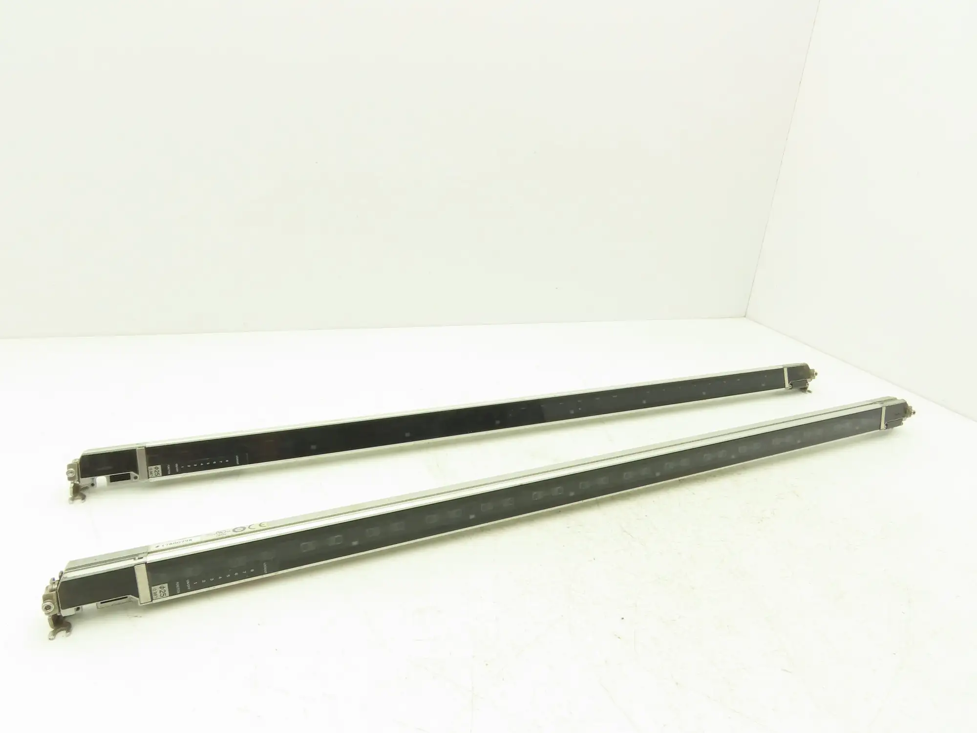 Keyence SL-C36H-R SL-C36H-T Light Curtain Transmitter & Receiver Set 700mm 24VDC