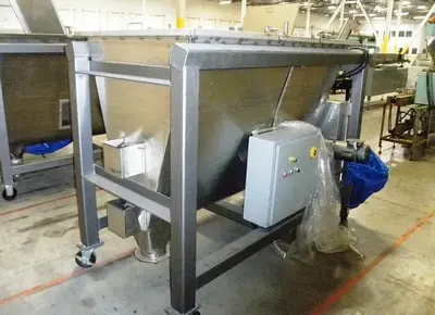 Hopper, 50 CF, S/st, 6' x 4' x 4.5', Auger, Agitator, #C741914