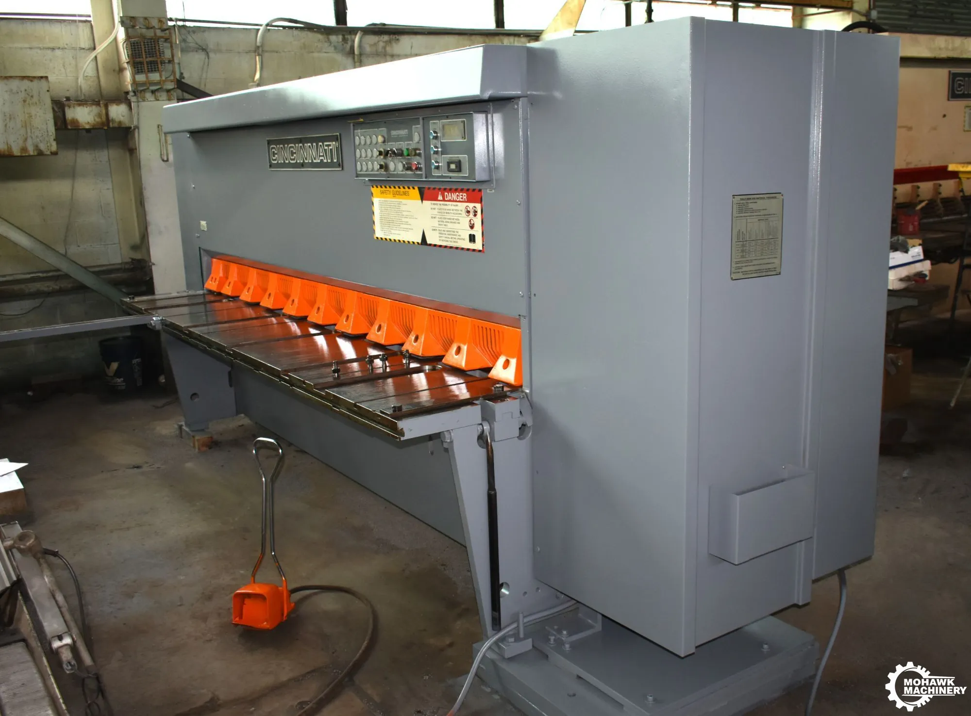 10’ x 1/4” CINCINNATI-INC “250HSX10FT” HYDRAULIC POWER SQUARING SHEAR