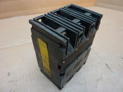 USED SQUARE D FHL36070