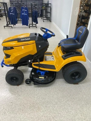 New | in-Stock 2023 CUB CADET XT1 LT42E Mowers Maine US | Beauregard Equipment #1511257