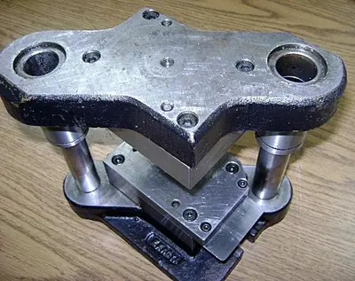 1571-390 Stamping Press Tool And Die To Make Religious Cross- Jewelry Pendant