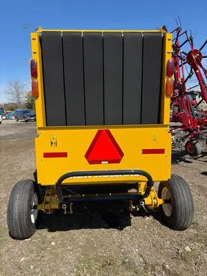 New | in-Stock 2026 NEW HOLLAND ROLL-BELT 450 UTILITY Square Balers Maine US | Beauregard Equipment #1511354