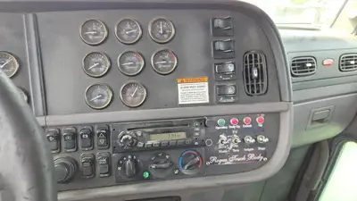 USED 2014 PETERBILT 365