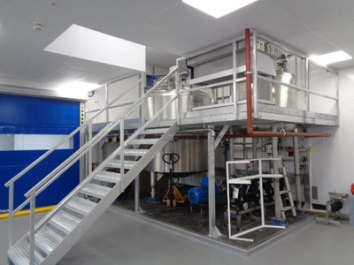 Supply Labour And Lifting Equipment To Unload Machines From Transport