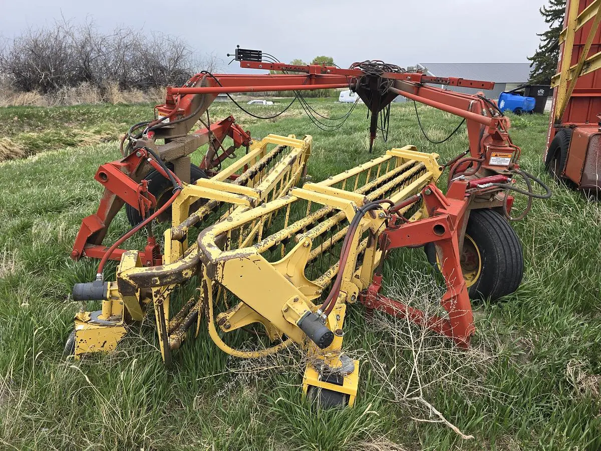 USED NEW HOLLAND 216