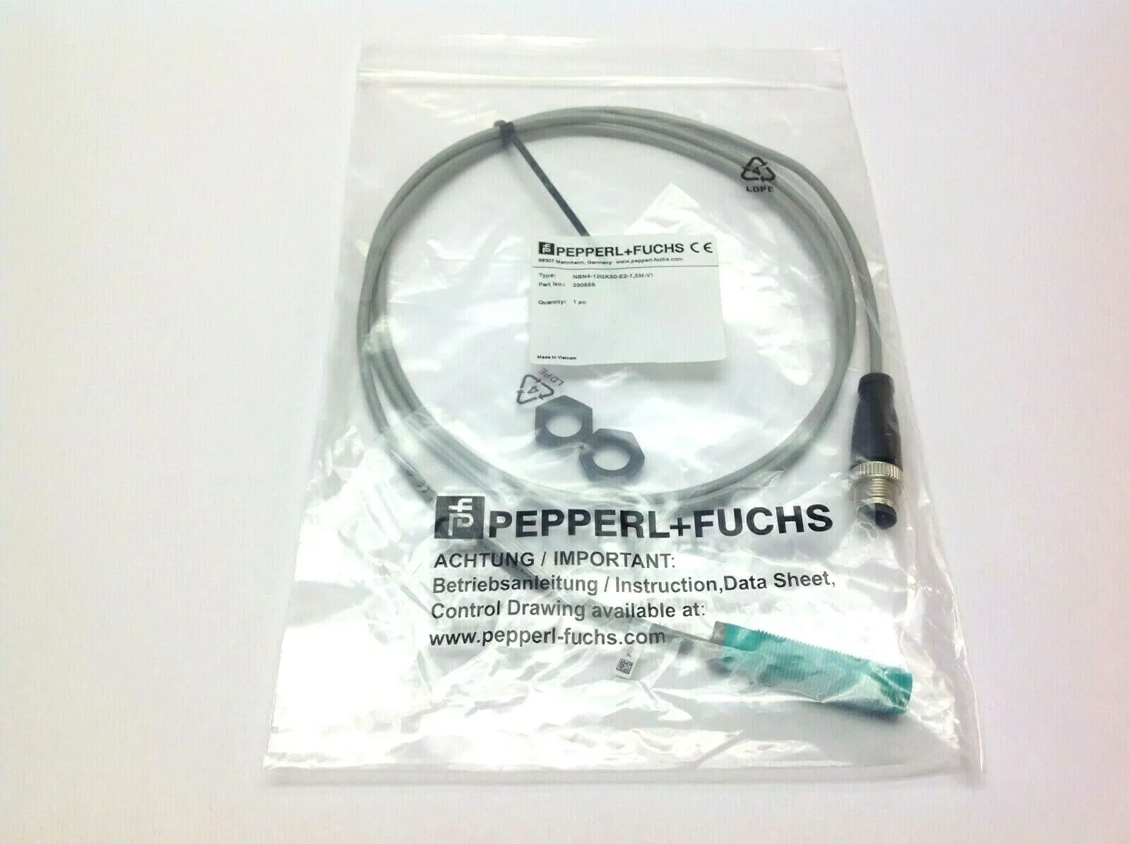 NEW PEPPERL INDUCTIVE SENSOR 230555