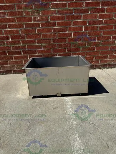 Used UNBRANDED STAINLESS STEEL WEIGHING BUCKET 32" X 16" X 24", 45 GALLON Bins California US | Equipment Lab #488774