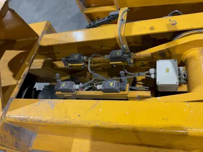 (4) 20 TON (160,000 LBS TOTAL) RAILWAY / NEUERO HEAVY DUTY MOBILE VERTICAL LIFT JACKS: YOBRO #23870