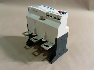 NEW SCHNEIDER ELECTRIC LR9F5367