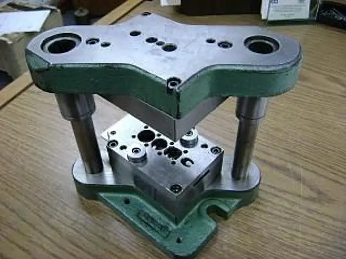 1956-390 Stamping Press Tool and Die Set To Make CR11 Creole Finding