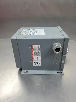Square D 500SV1B 0.5 kVA Wall Mount Power Distribution Transformer. 1D-63