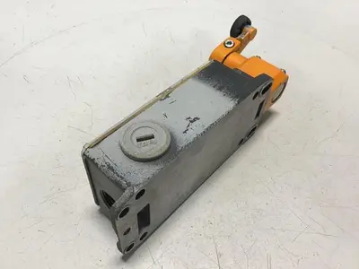 USED SIEMENS 3SE3 404-1G
