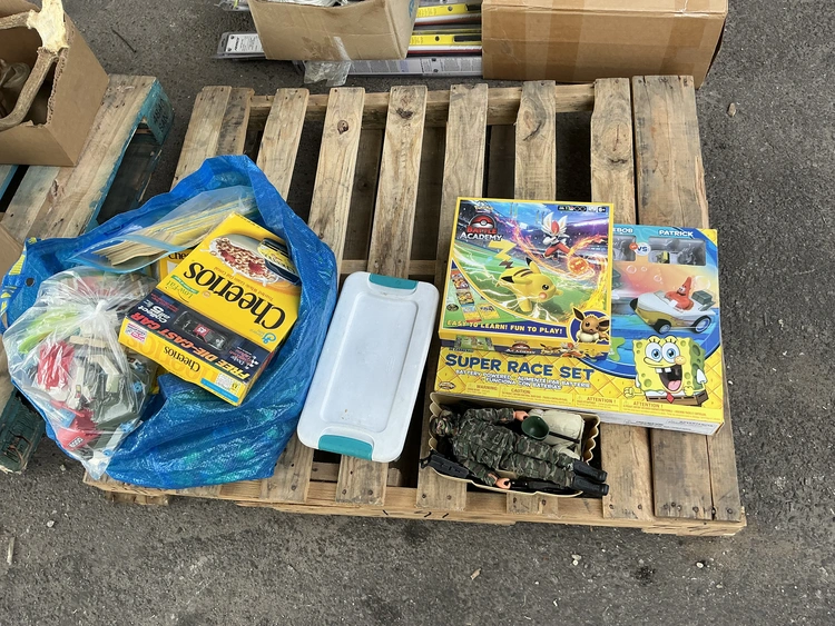 Used _UNKNOWN_ _UNKNOWN_ Bulk Merchandise / Pallets Michigan US | Miedema Asset Management Group #1320080