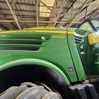 JOHN DEERE 8800 chopper | Iron Listing (10)