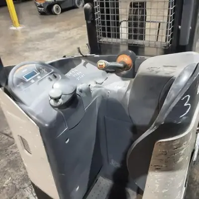USED 2019 CROWN RR5725-45
