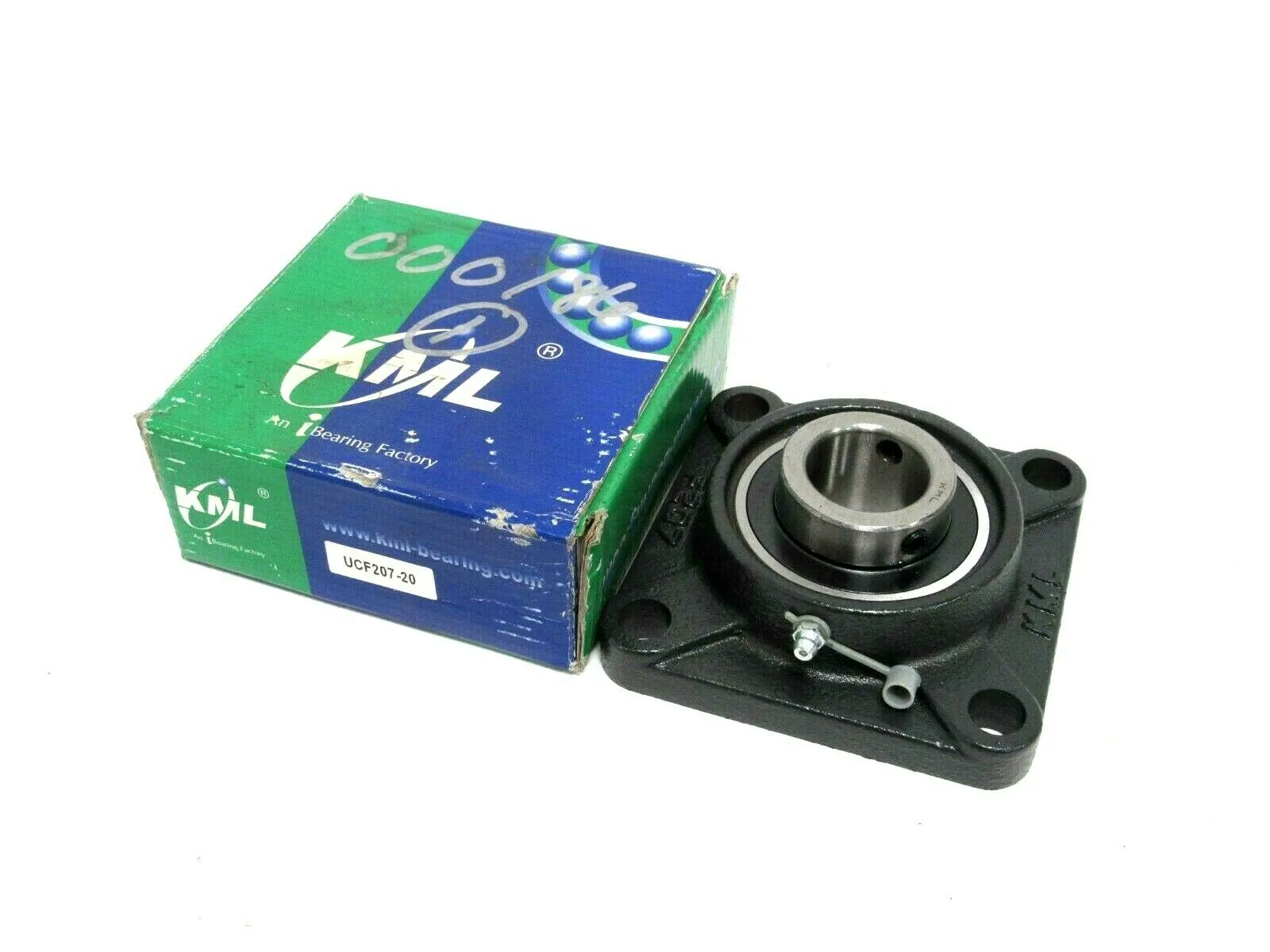 NEW KML UCF207-20 FLANGE BEARING 1-1/4" UCF20720