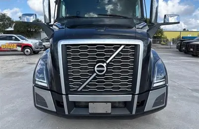 USED 2024 VOLVO VNL64T860