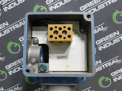 United Electric H105-S137B Pressure Switch 15A 480VAC 2 to 80 "wc Used
